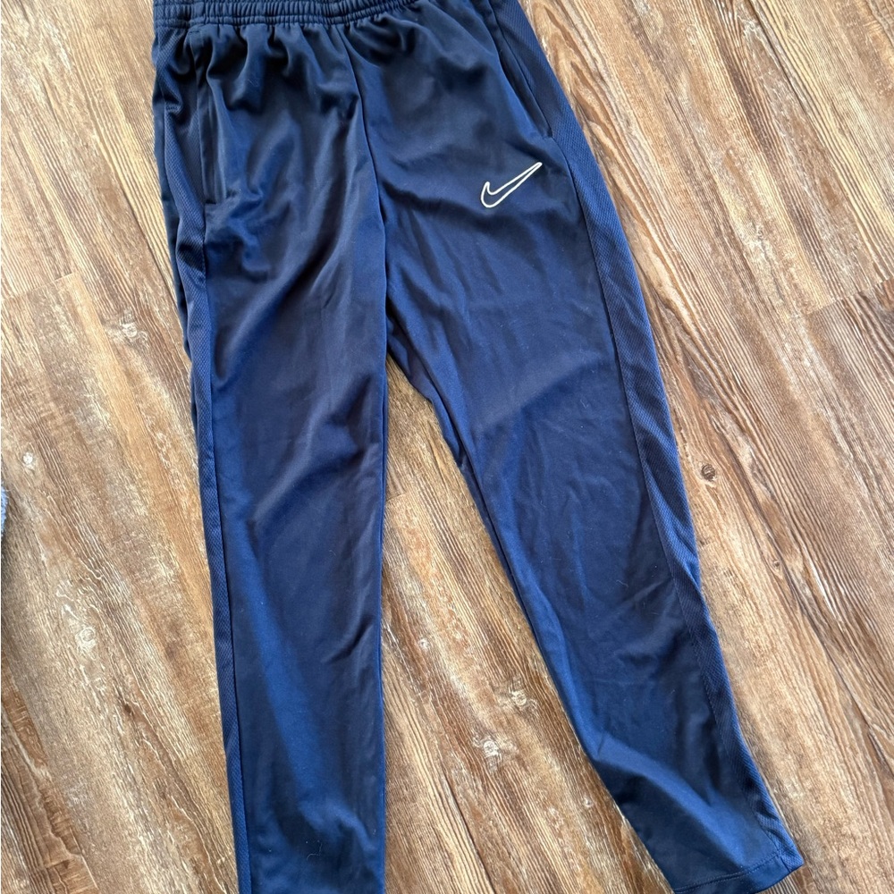 Boys Nike Sweat Pants T shirts and Jacket Set (Great for sizing up on a budget!) - Picture 4 of 13